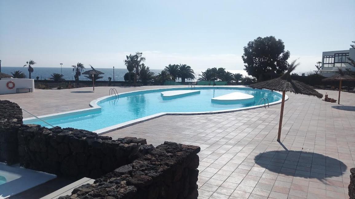 Tuscan Apartment Mit Meerblick Und Terrasse Costa Teguise Extérieur photo